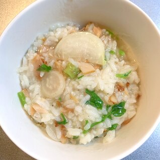 鮭入り七草粥!新巻鮭でも普通の鮭でも美味しいです。